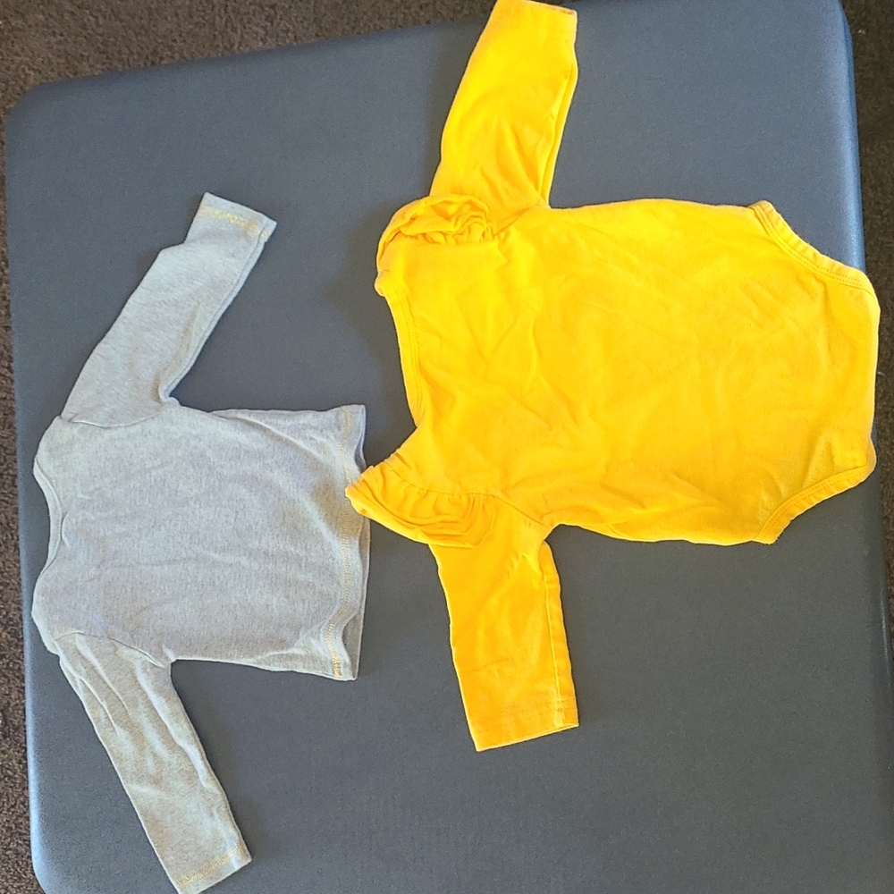 0-3 Month Long sleeves.    LT#96 - Picture 2 of 2
